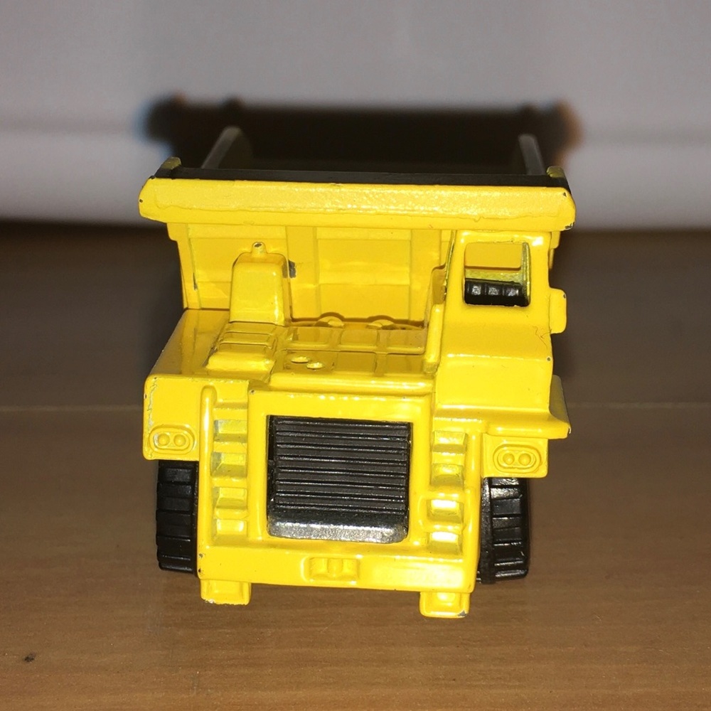 Vintage Hot Wheels Yellow Dumptruck - Picture 2 of 12